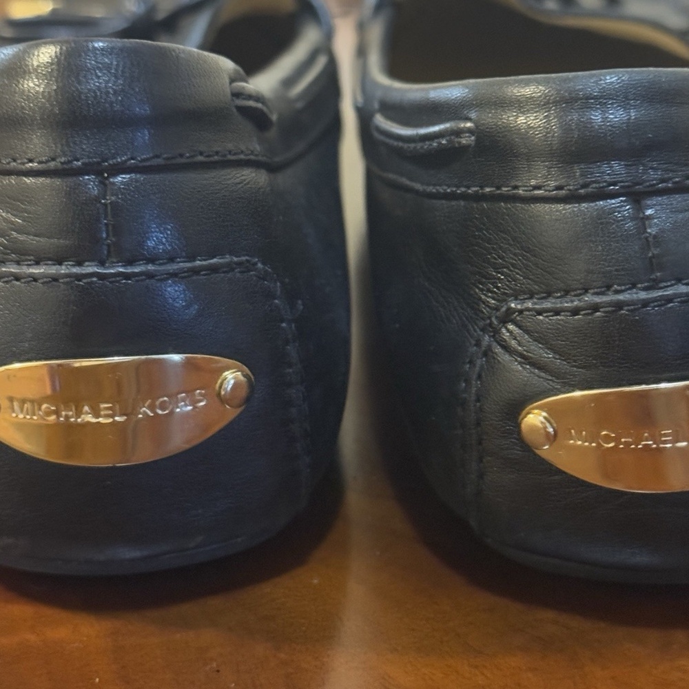 Michael Kors Black Leather Flat Loafers Moccasins With Bow Work Shoes Size 8.5 - Picture 3 of 7